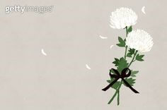 고인을-추모하며-하얀-두송이-국화가-있는-모습