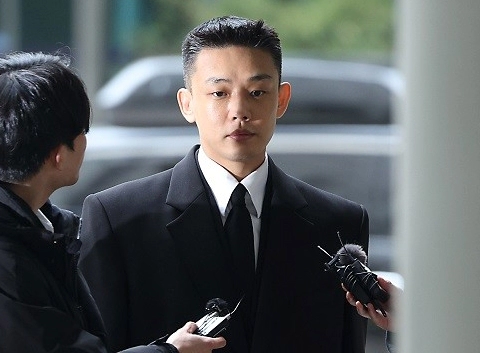 유아인 재판 대질 거부 헤어몬 근황