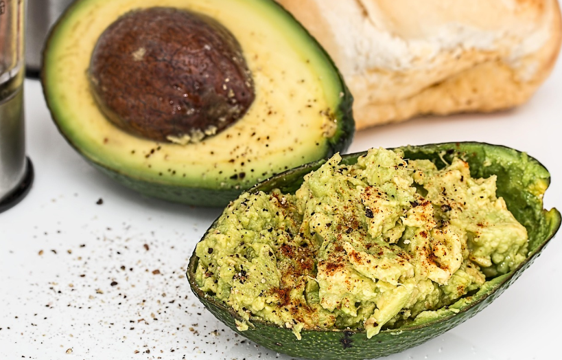 숲속의 버터 아보카도: 불포화지방산의 기적과 안전한 손질&middot;보관법 A to Z