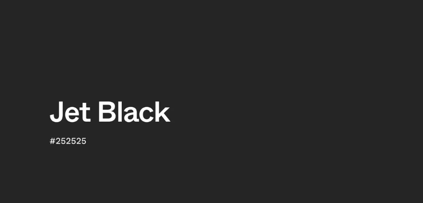 검정색(black) 계열의 색상 종류처럼 색과 아이템을 연결해 전체 착장을 정돈한 코디입니다.