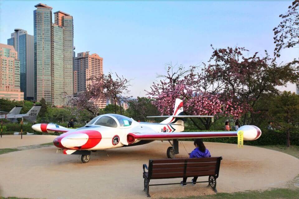 보라매공원 놀이터의 다양한 시설들