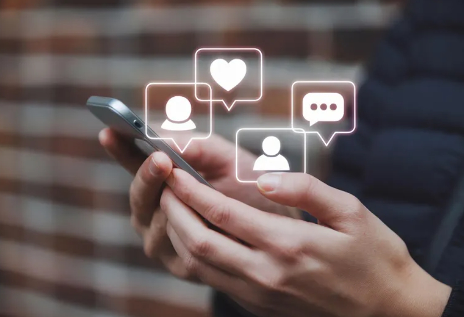 sns 스마트폰 사용하는 사람