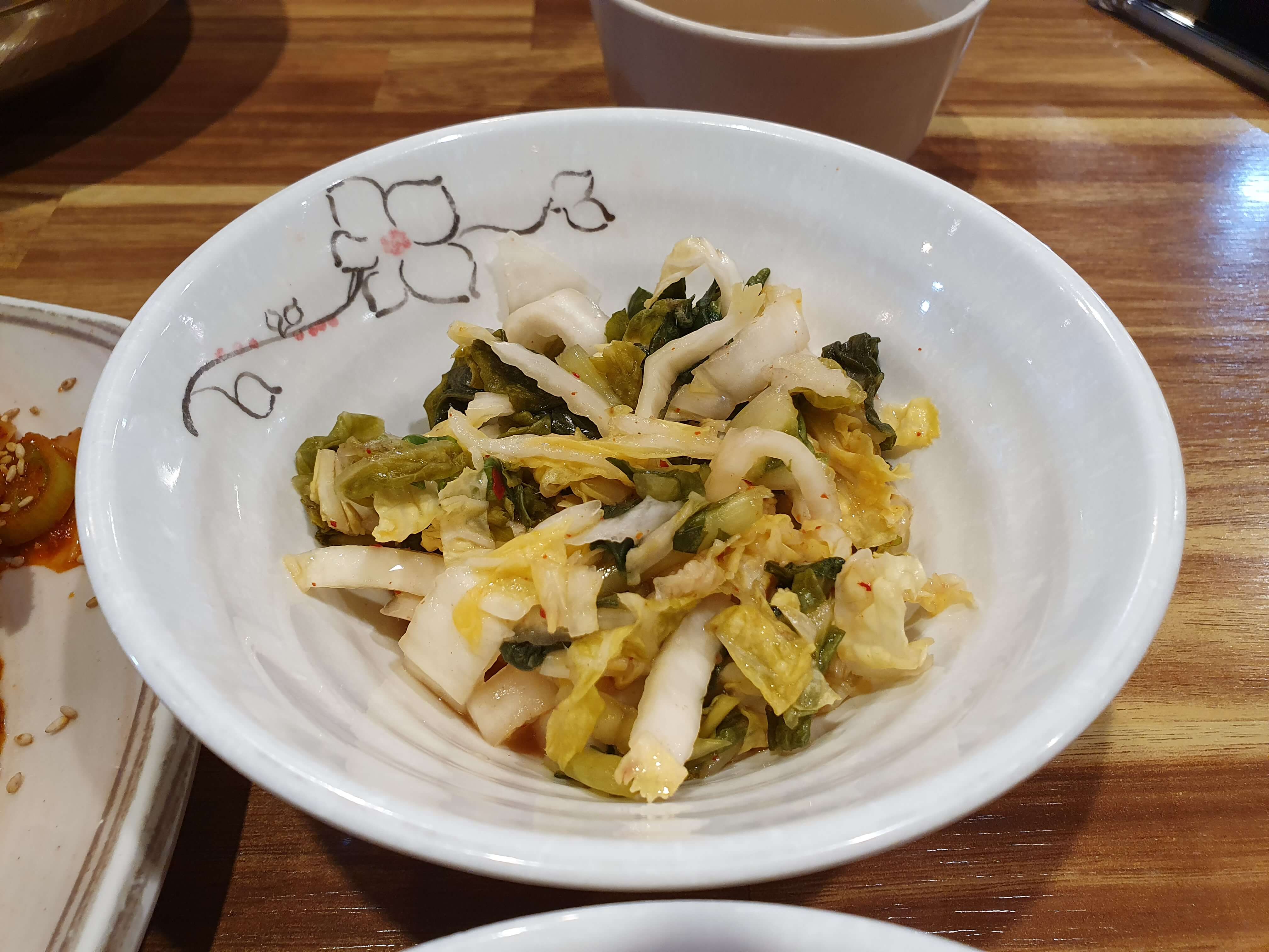 초읍동(어린이대공원) 삼광보리밥-물김치채(?)