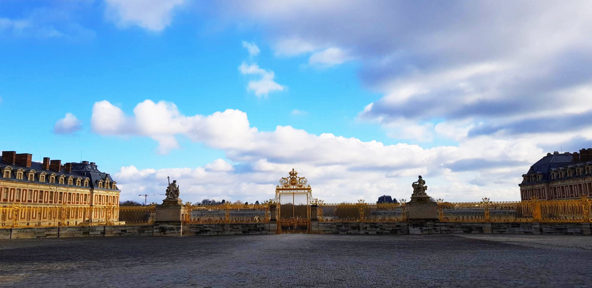 앞마당에서 본 베르사유 궁전 정문