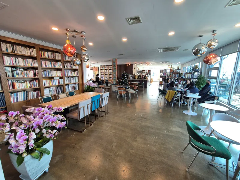 카페-힐가텐-매장