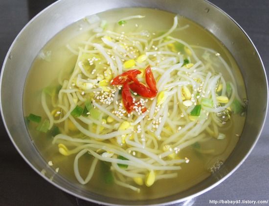 시원한 맛의 콩나물국