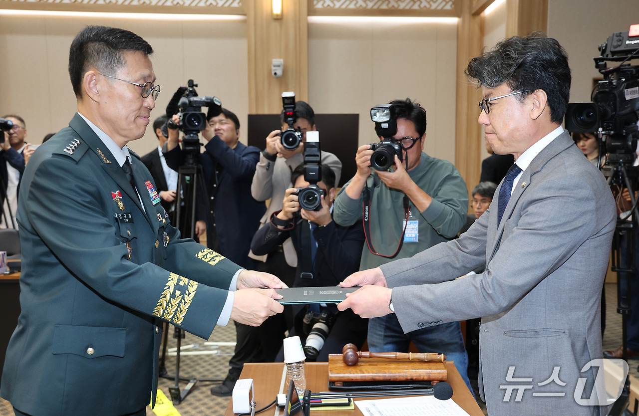 진성준 국방위원장 미국 비자 거부 관련 보도 인물 자료 이미지 2A
