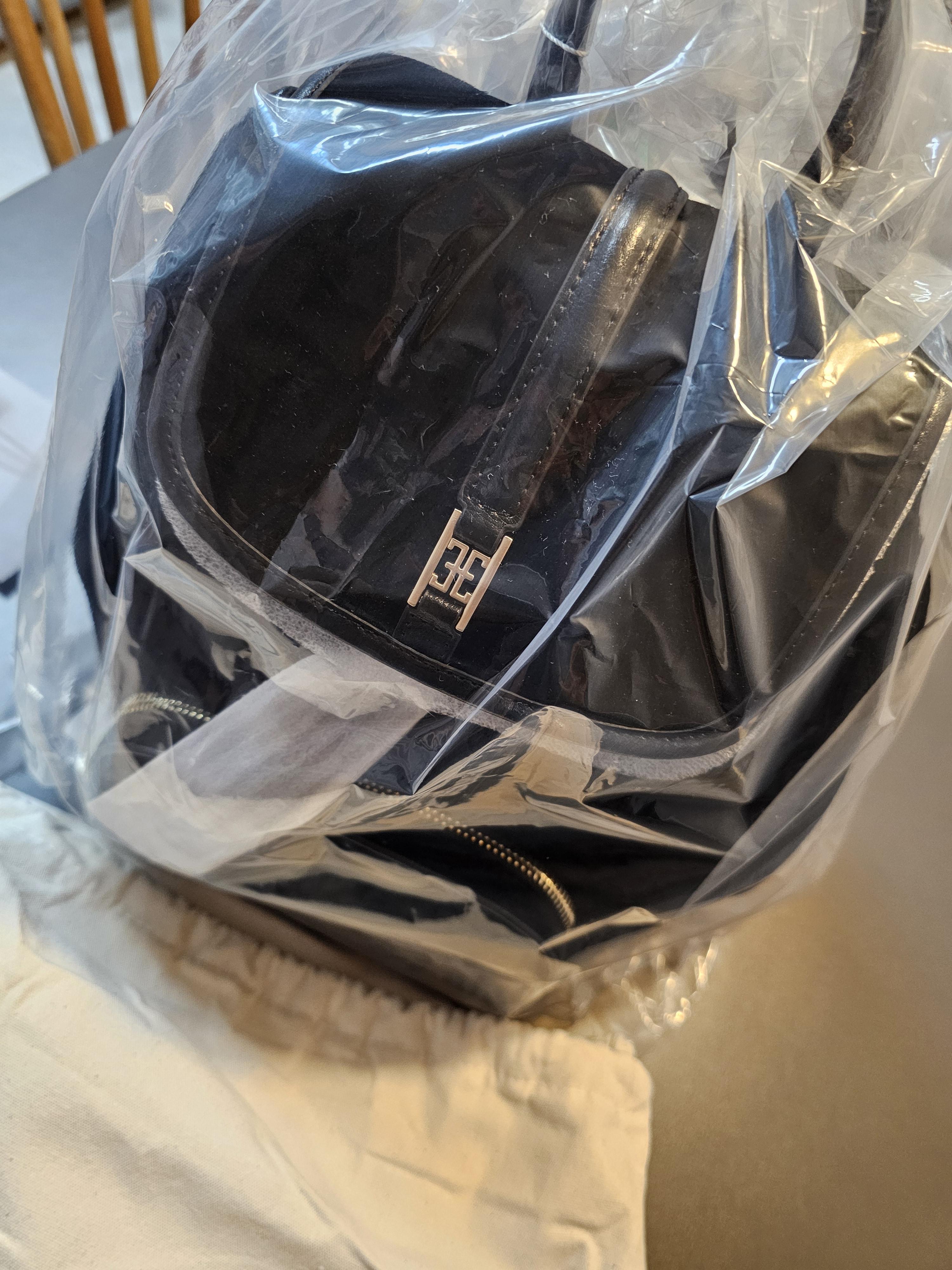 폴뉴아 클래식 로고 포쉬 백팩 포장