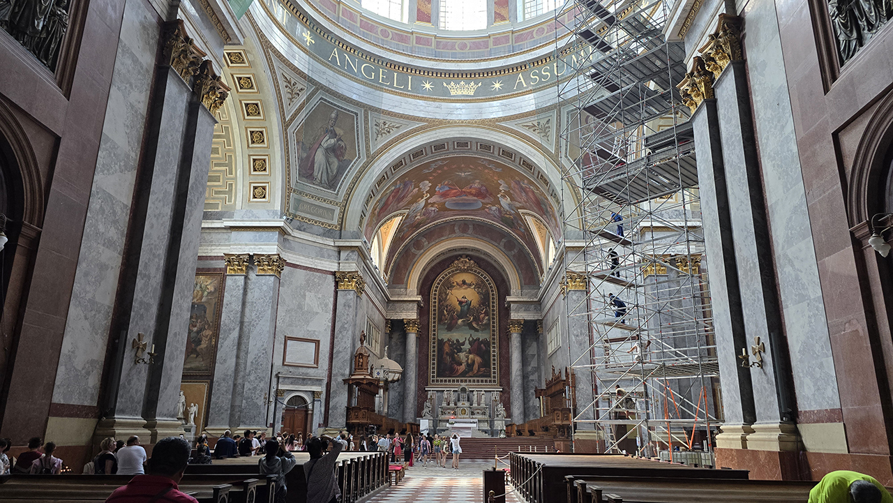 에스테르곰 성당 내부