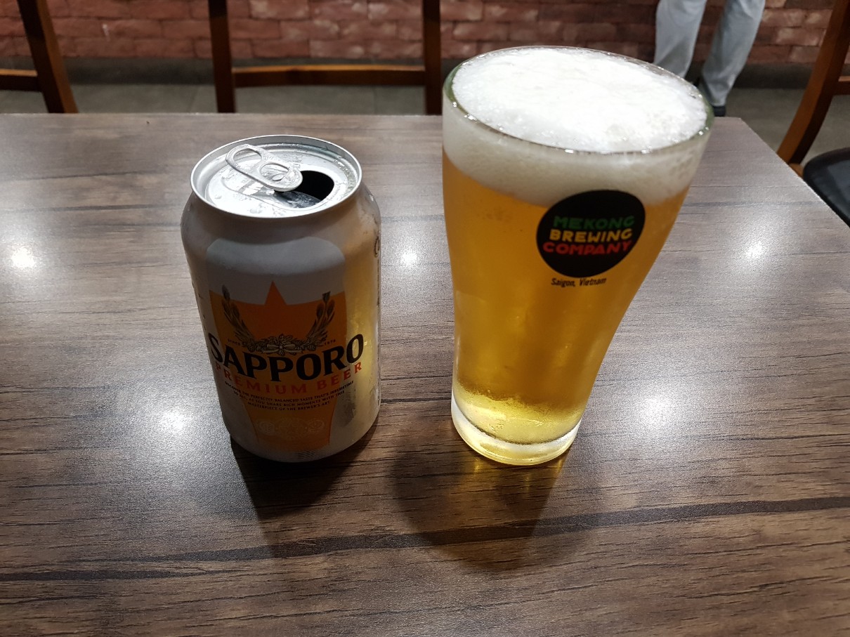호치민 7군 푸미흥 수제 버거 맛집 Back&#39;s Burger - 삿포로 캔맥주