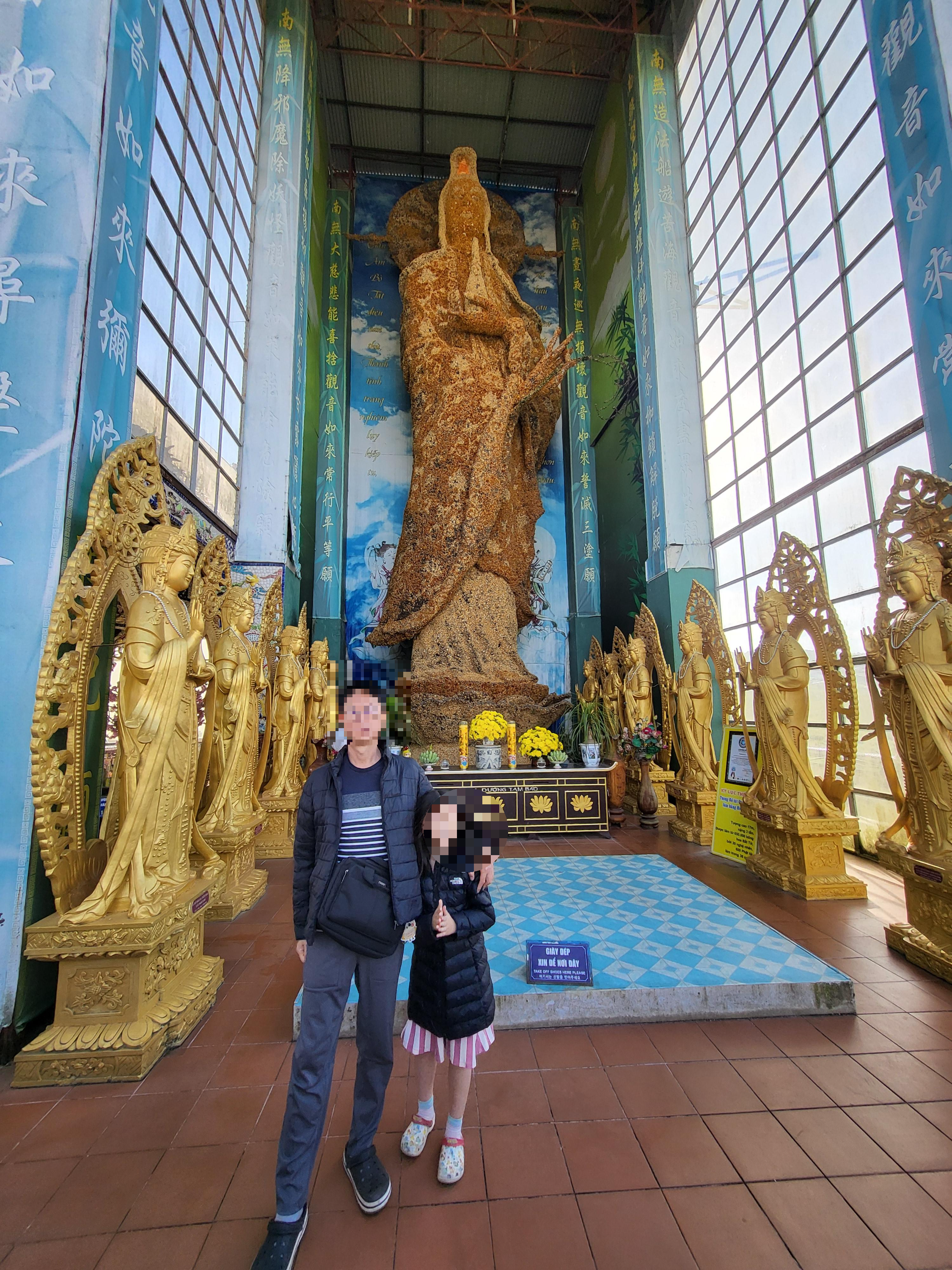 달랏 린푸억 사원: 초등 아이도 반한 유리 성! (다른 사원과 차이점/복장 팁)