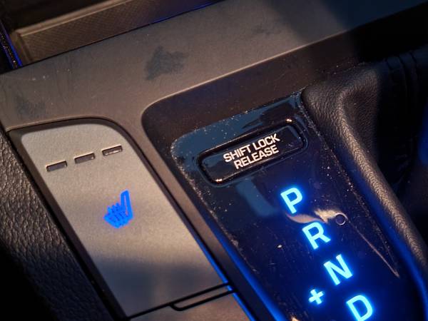 SHIFT-LOCK-RELEASE-버튼