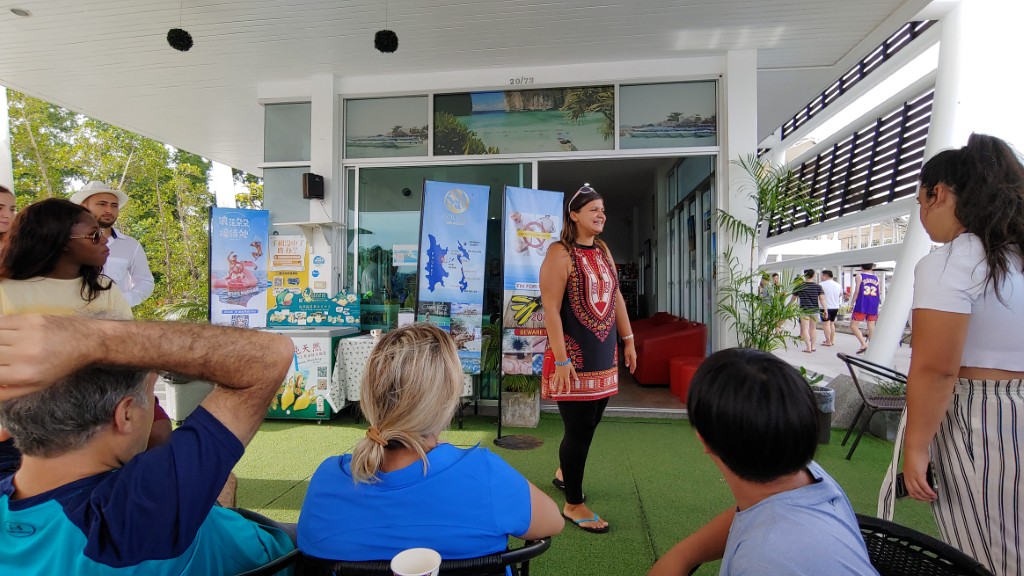 방와 선착장 투어 대기 모습