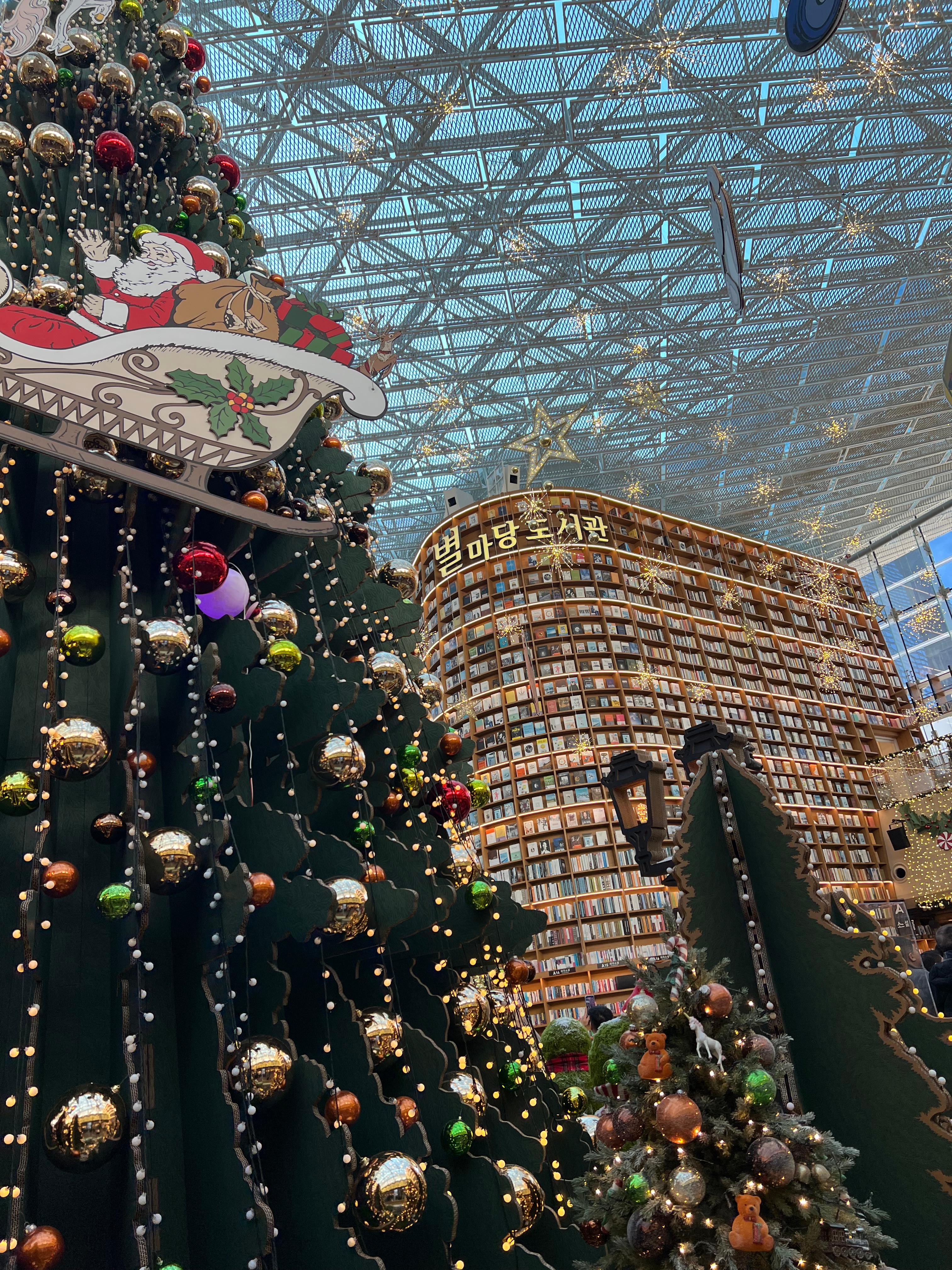 별마당도서관 크리스마스 트리&amp;#44; 북타워