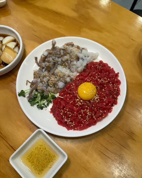 생생정보 대결 맛 대 맛 시장 육회 한 상 VS 누룽지마늘닭강정