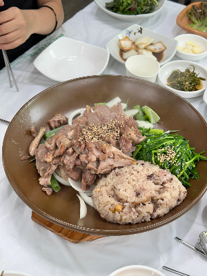 부추를 곁들인 오리수육 사진
