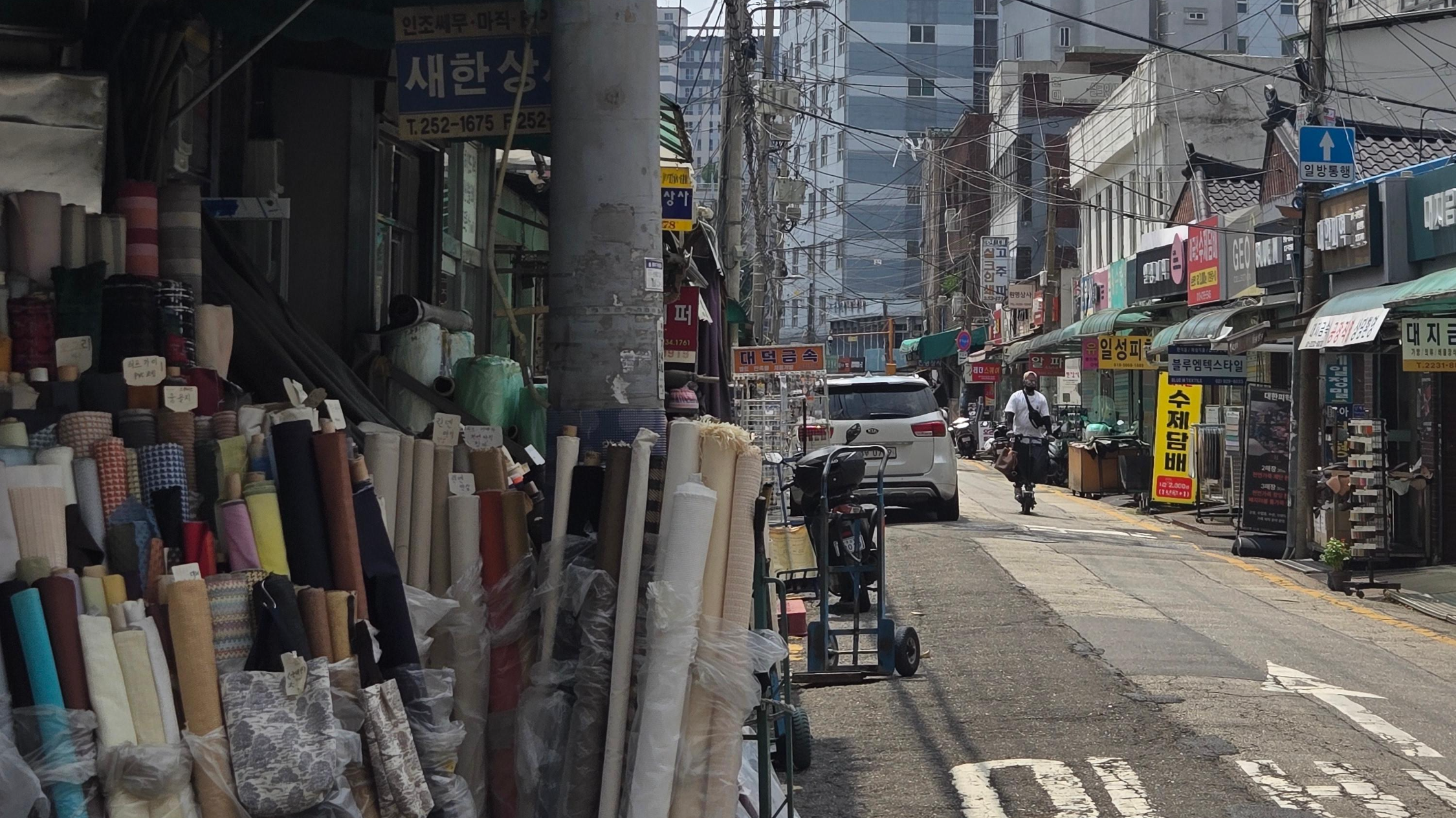 26년 차 가방 디자이너가 시장에 나가는 이유