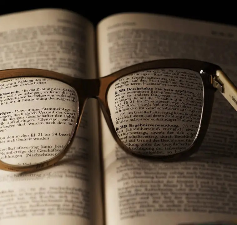 Remini 앱에서 흐릿한 사진을 선명하게 보정한 예시