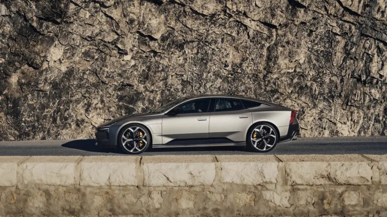 884마력의 성능을 암시하는 폴스타 5 측면 디자인