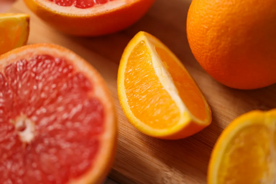 반으로-자른-자몽과-오렌지