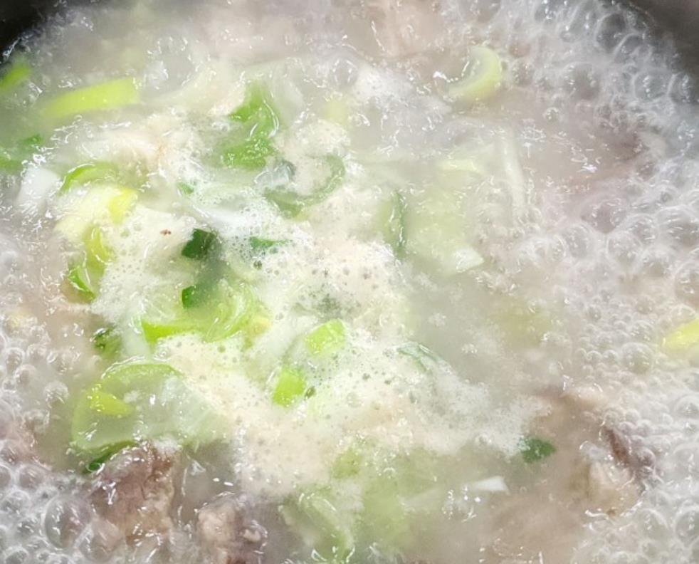 팔팔 끓고 있는 6시내고향 횡성전통시장 소머리국밥