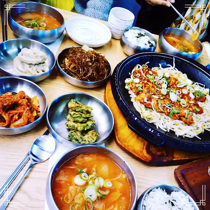 진심 가득 건강 담은 맛 시청역 북창동 맛집 추천 생방송투데이 약선 참게 연잎밥 전복 보리굴비 황태 떡갈비 한정식 게장과 메밀면의 만남! 게눈 감춘면 오늘방송 리얼 맛집