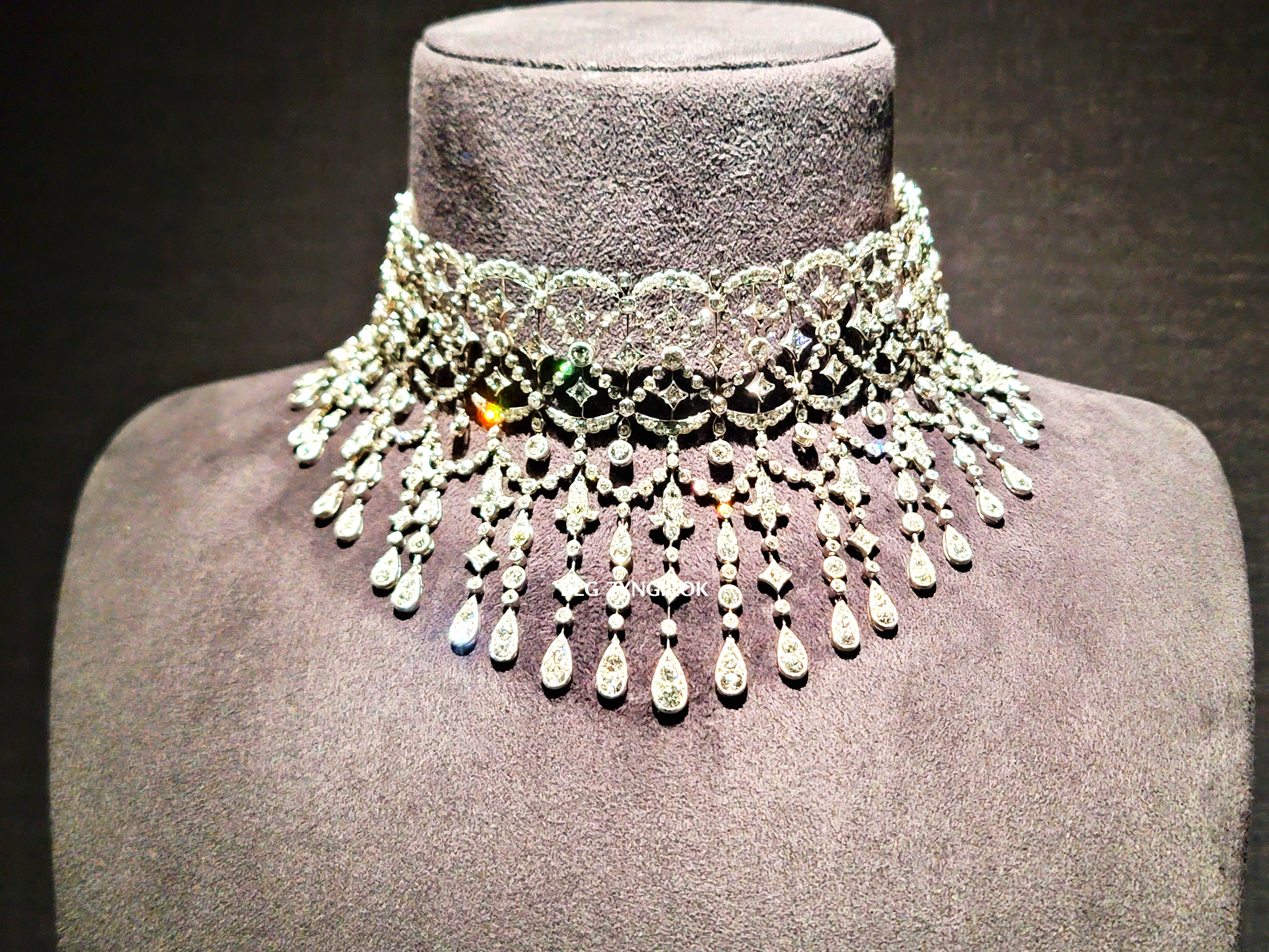 롯데타워 - 롯데뮤지엄 고혹의 보석 매혹의 시간 - 아르누보 전시품 모습이다.