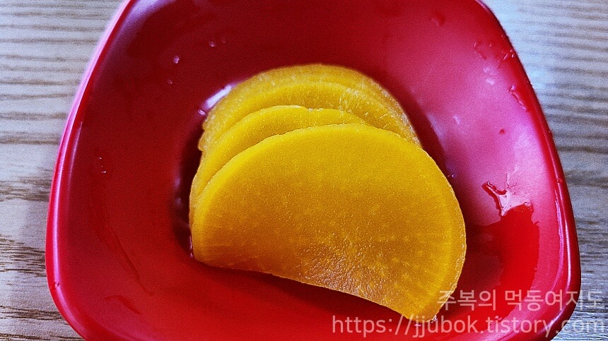 와글이와뽀글이-밑반찬-단무지