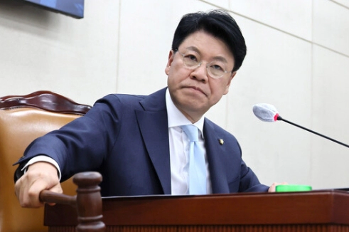 장제원 프로필 나이 고향 학력 아버지 가족관계 불출마 이유