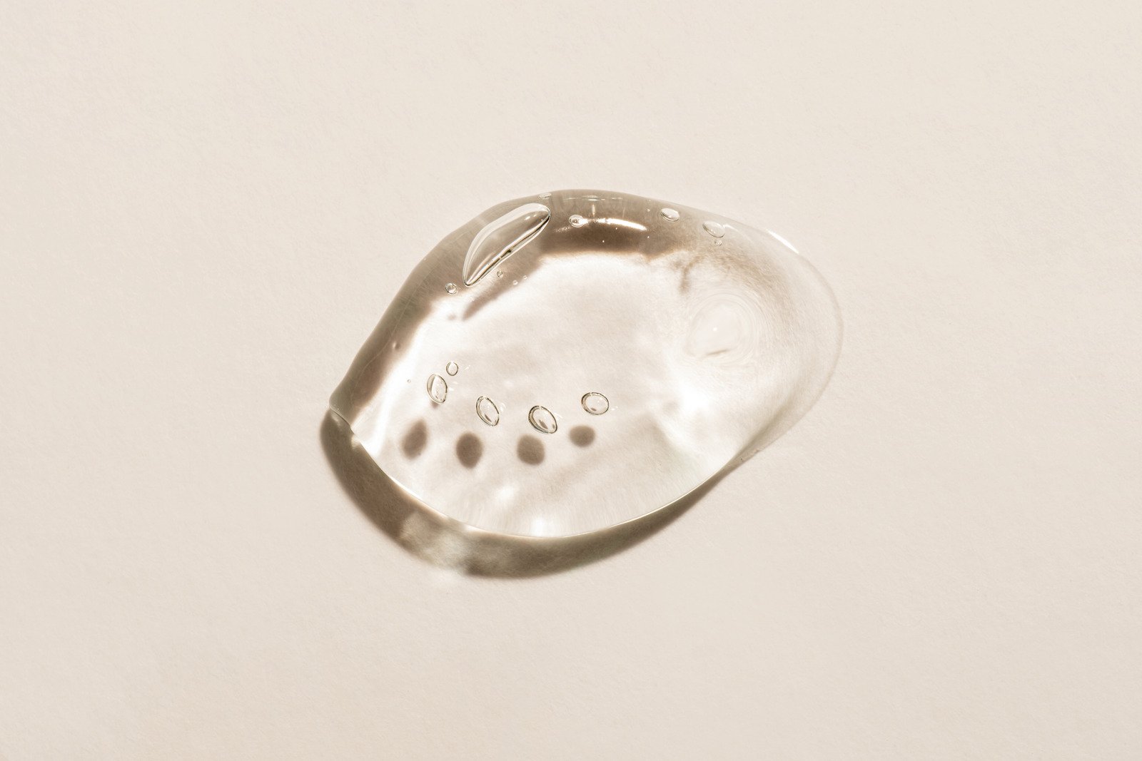 히알루론산(Hyaluronic Acid): 보습과 탄력의 핵심 성분