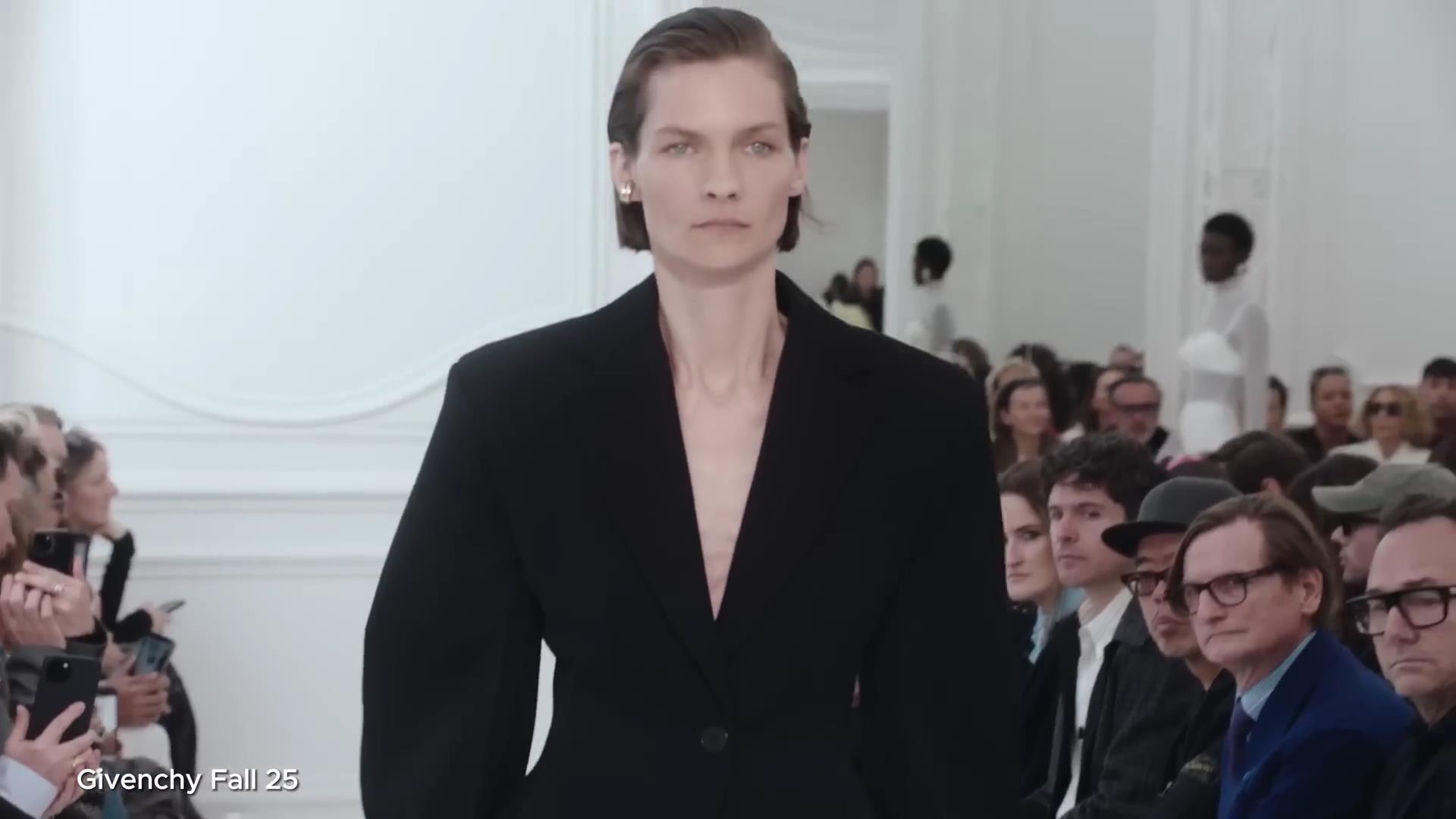 파워 슈트와 샤프 숄더의 컴백