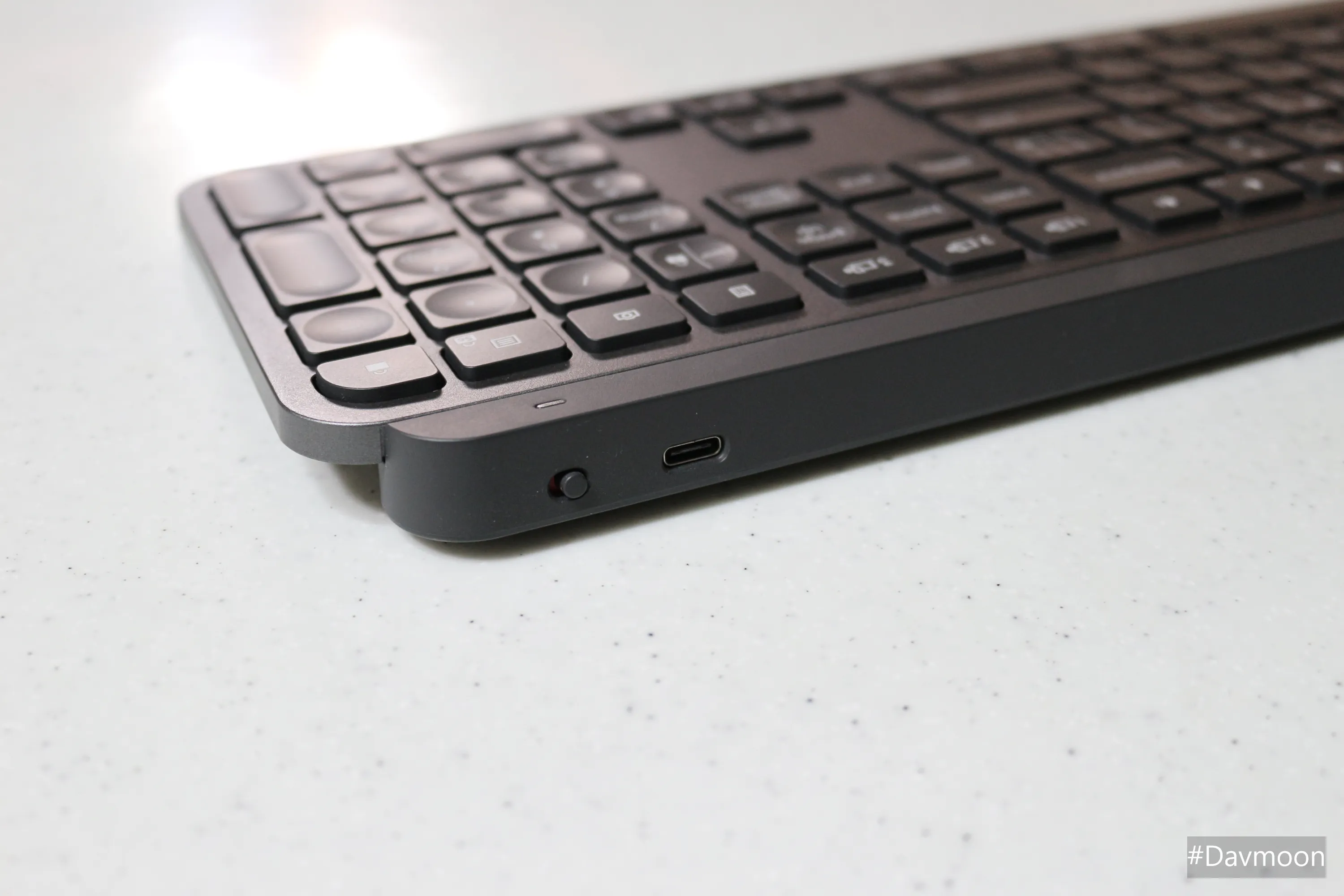 MX KEYS USB C 및 온 오프 스위치