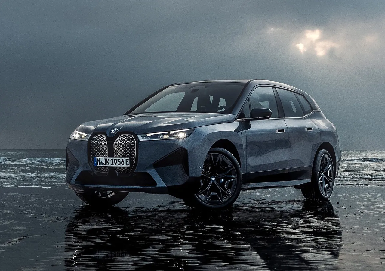 BMW IX M60 차량 이미지