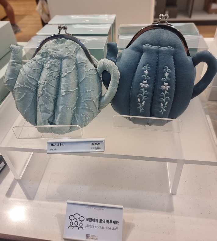 국립중앙박물관-굿즈-기념품-베스트-5종-청자지갑