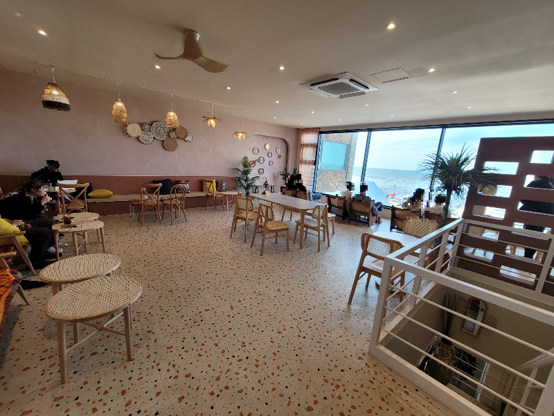 오썬 카페 2층 내부