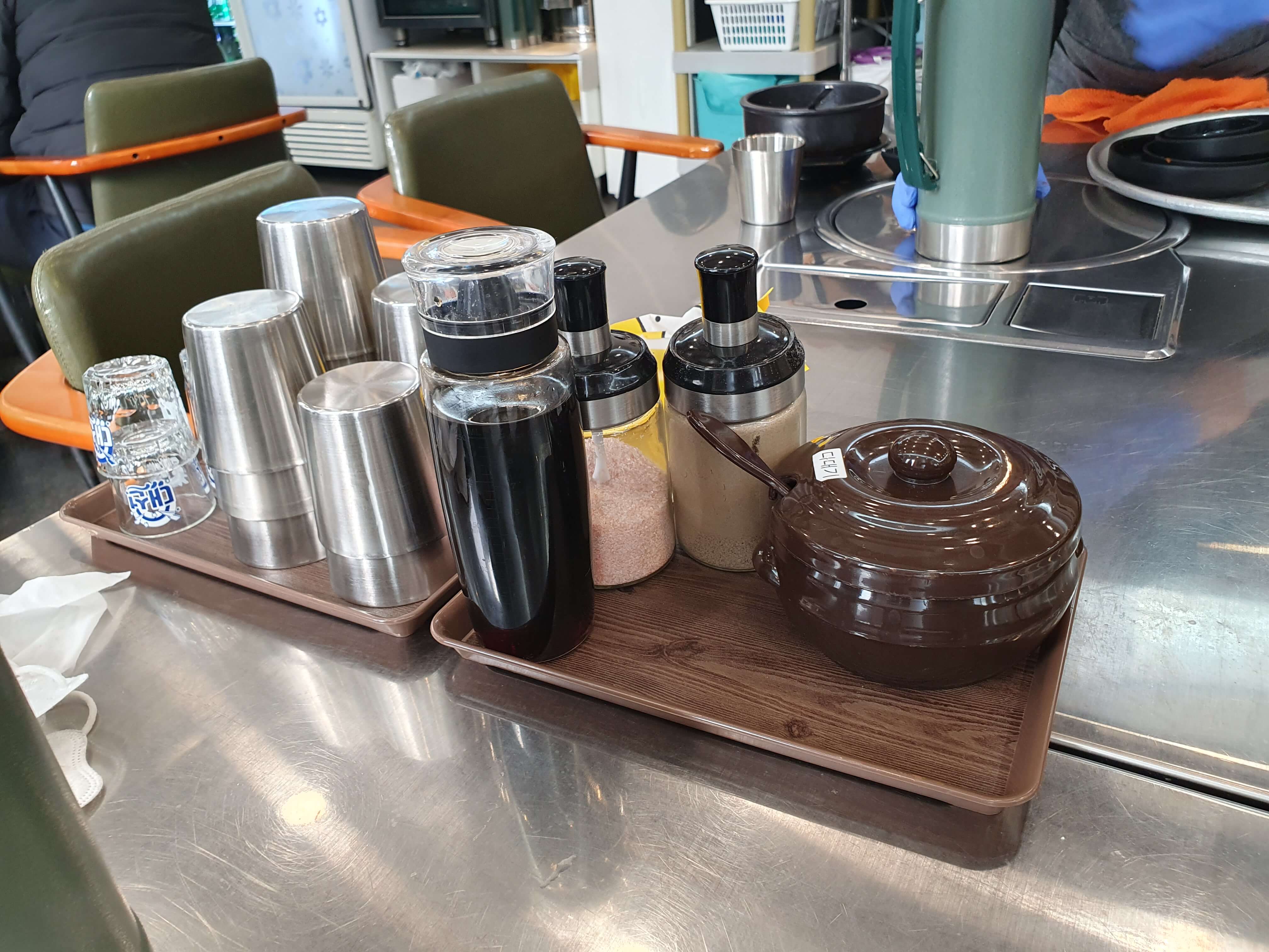 연지동(초읍) 맛집 화남정돼지국밥-양념들, 컵