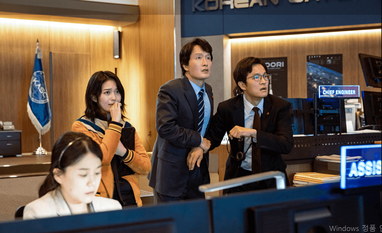 영화 &lt;더 문&gt; 정보 및 줄거리 등장인물 후기 및 쿠키영상