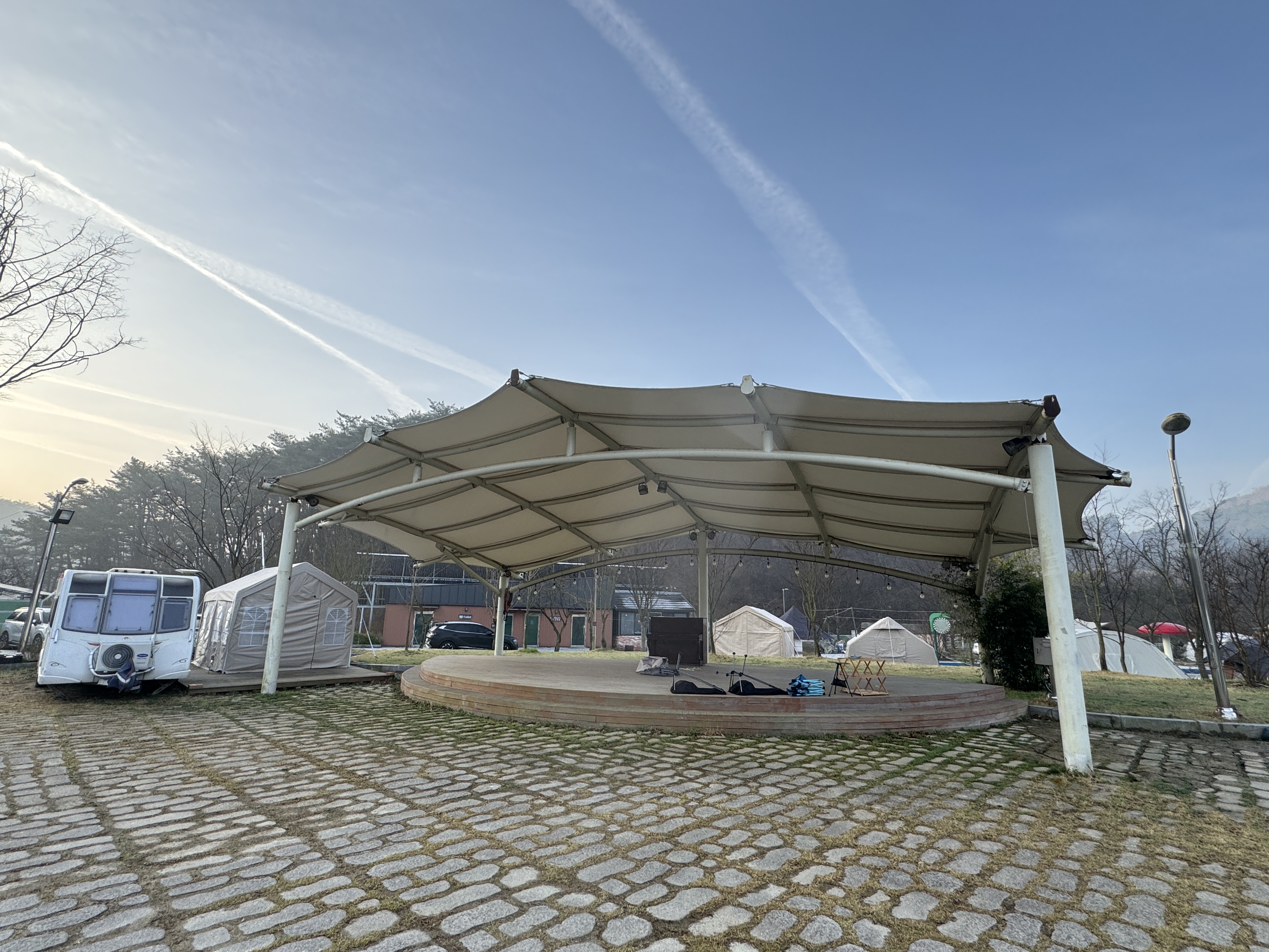 강변사리캠핑장