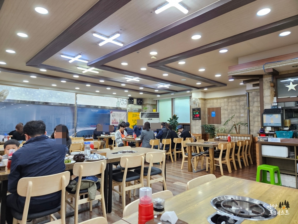 백청우 칼국수 봉담점 매장 내부