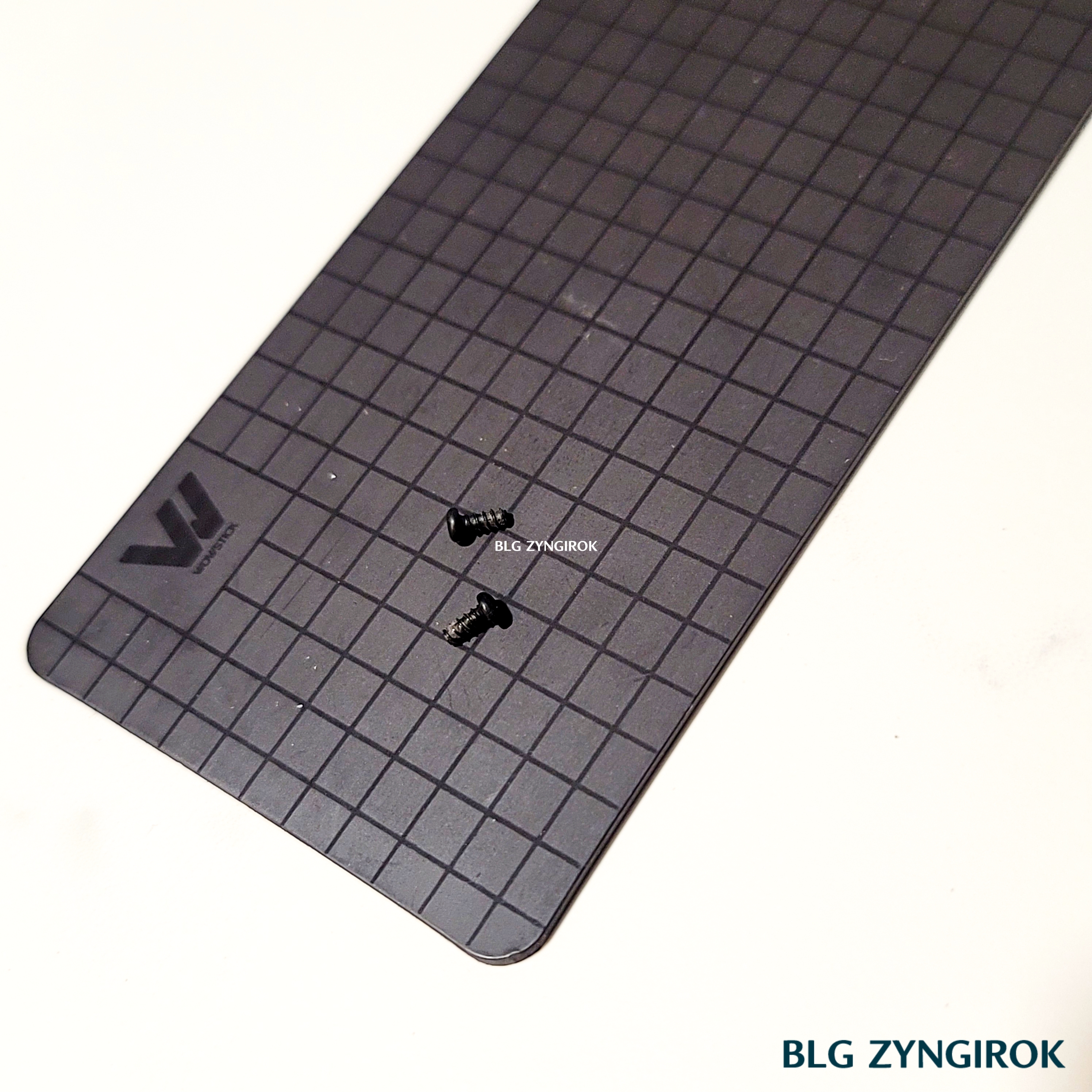 MS Design Mouse에서 분리된 두개의 나사