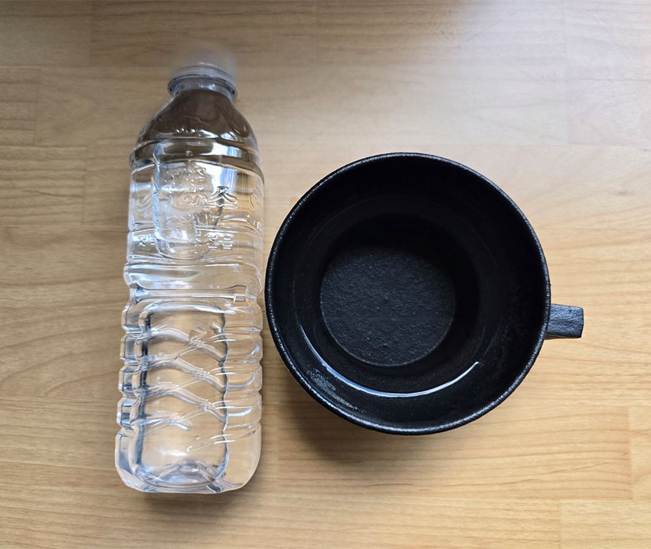 아침마다 따뜻한 물 한 잔으로 하루를 시작해요.