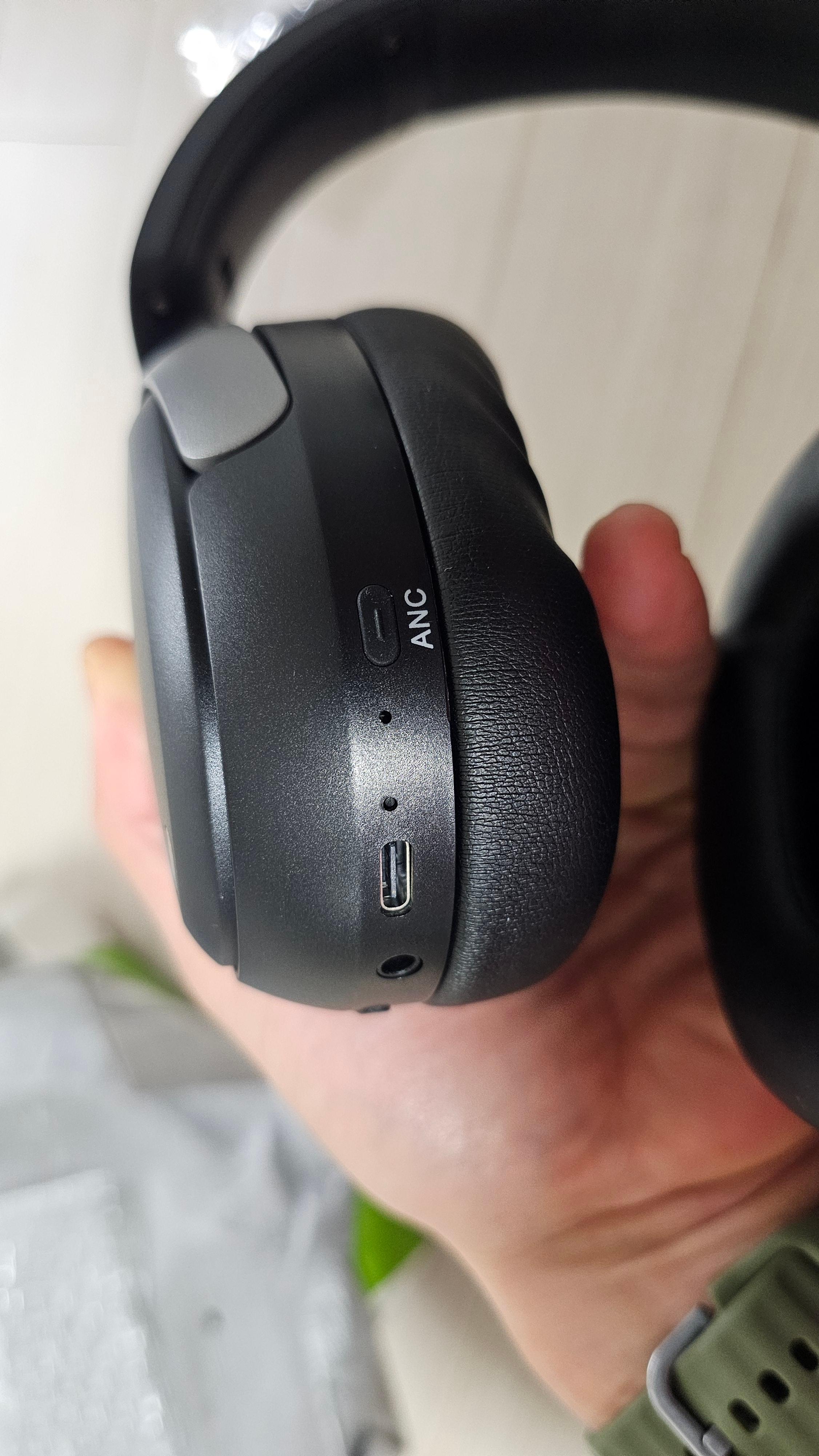 Acer OHR516 버튼/하우징 디테일 사진