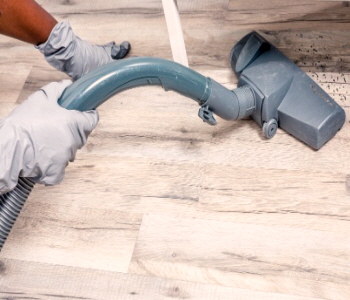 바퀴벌레 퇴치 청소 모습