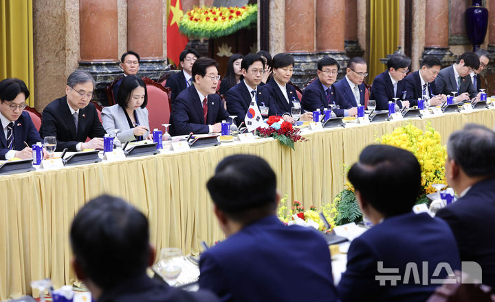 한-베트남 협력 강화 선포! 2026 정상회담 성과 총정리: 원전&middot;고속철&middot;1500억 달러 교역 목표