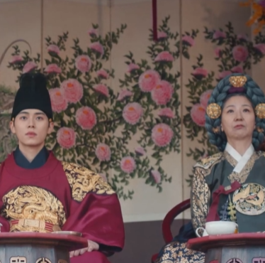 이헌과 대비마마 모습