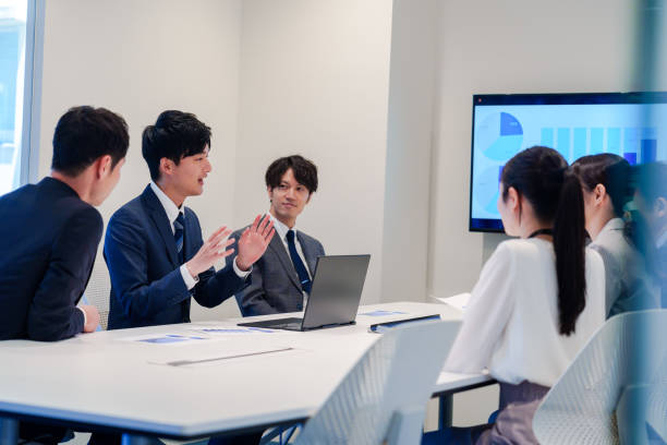월마감마다 헷갈리는 시급/일할/월환산 계산, 반올림 규칙, 지급일·소급 처리, 야간·휴일·연장 수당, 성과연봉 운영까지 한 문서에서 정리