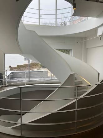 이이남 스튜디오의 돌음 계단