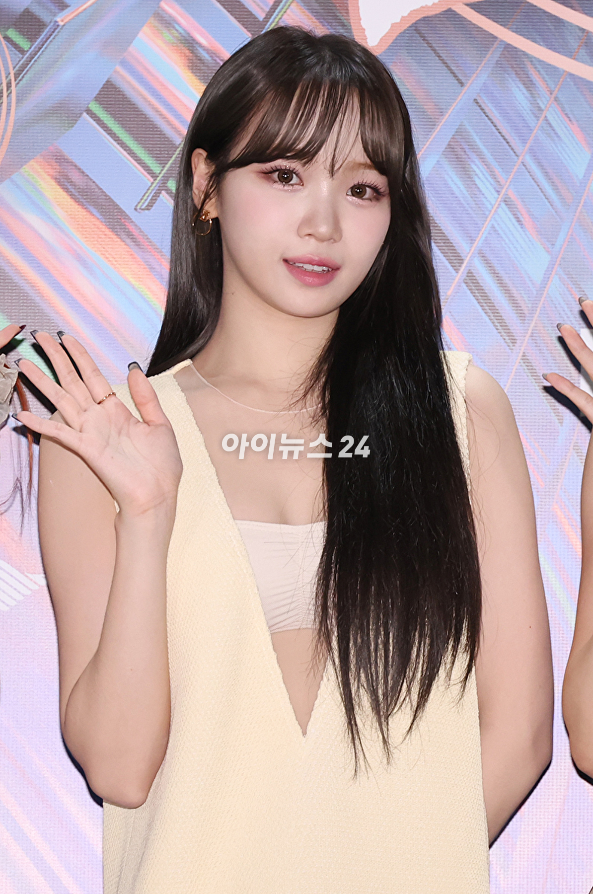 그룹 르세라핌이 6일 오후 인도네시아 자카르타 인터내셔널 스타디움에서 열린 &#39;제38회 골든디스크 어워즈 with 만디리&#39;에 참석하고 있다. [사진=골든디스크 어워즈 사무국]