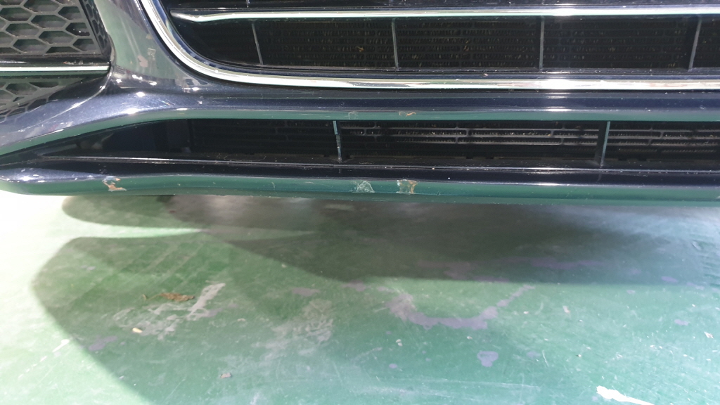 자동차 범퍼수리 -조수석 쪽 앞 범퍼 