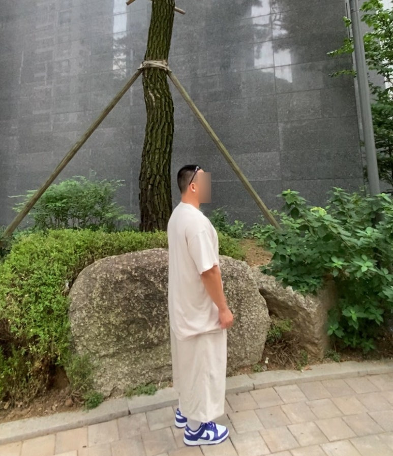 데일리룩('26. 8. 21.)오클리 선글라스 아이자켓 리덕스, 스탠다드에러 빈티지 피그먼트 티셔츠, 무신사스탠다드 버뮤다 팬츠, 나이키 양말, 나이키 덩크로우 레트로 화이트콩코드